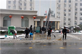 掃雪除冰 青年當(dāng)先丨市交投青年突擊隊(duì)在行動(dòng)！