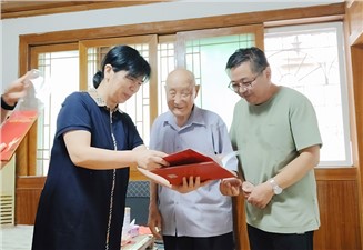 溫情傳遞 歲月禮贊 | 集團(tuán)開(kāi)展離休老干部國(guó)慶慰問(wèn)