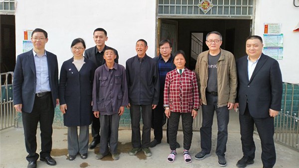 扶貧路上 魚水情深 市交投集團(tuán)董事長赴平江參與省政協(xié)“三個(gè)一”扶貧行動(dòng)大回訪