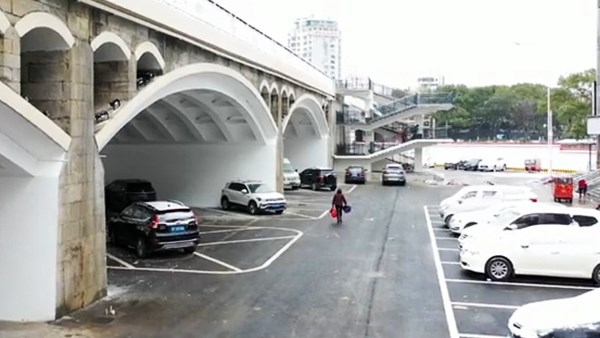煥然一新！還記得當初的小龍城嗎？變停車場免費使用啦