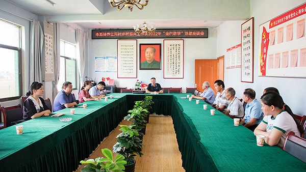 市交投集團(tuán)等后盾單位赴喬江河村開展節(jié)日慰問和助學(xué)活動(dòng)